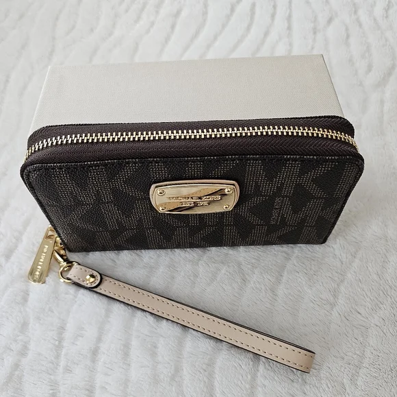 Michael Kors Jet Set Brown Wristlet Zipped Wallet - Picture 2 of 11